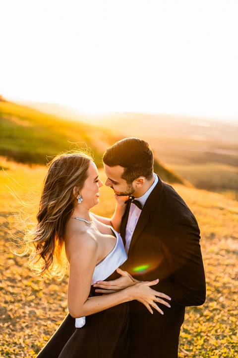 pre-wedding-araxa-minas-noiva-noivo-ensaio-namorados-fotografo-fotografias-daniel-custodio-buque-vestido-horizonte-perdido-amor-love-buque-atelie-cerimonial-cerimonia-por-do-sol-padrinhos-madrinhas-aliança-civil-casar-chacara-buffet-make-maquiagem-amor-oi'