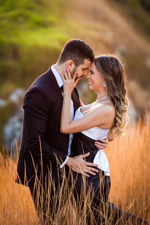 pre-wedding-araxa-minas-noiva-noivo-ensaio-namorados-fotografo-fotografias-daniel-custodio-buque-vestido-horizonte-perdido-amor-love-buque-atelie-cerimonial-cerimonia-por-do-sol-padrinhos-madrinhas-aliança-civil-casar-chacara-buffet-make-maquiagem-amor-oi'