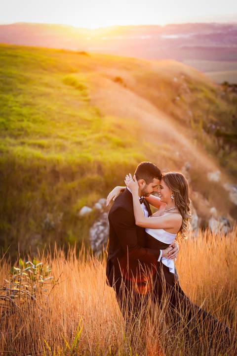 pre-wedding-araxa-minas-noiva-noivo-ensaio-namorados-fotografo-fotografias-daniel-custodio-buque-vestido-horizonte-perdido-amor-love-buque-atelie-cerimonial-cerimonia-por-do-sol-padrinhos-madrinhas-aliança-civil-casar-chacara-buffet-make-maquiagem-amor-oi'