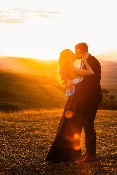 pre-wedding-araxa-minas-noiva-noivo-ensaio-namorados-fotografo-fotografias-daniel-custodio-buque-vestido-horizonte-perdido-amor-love-buque-atelie-cerimonial-cerimonia-por-do-sol-padrinhos-madrinhas-aliança-civil-casar-chacara-buffet-make-maquiagem-amor-oi'