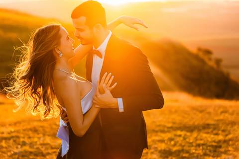 pre-wedding-araxa-minas-noiva-noivo-ensaio-namorados-fotografo-fotografias-daniel-custodio-buque-vestido-horizonte-perdido-amor-love-buque-atelie-cerimonial-cerimonia-por-do-sol-padrinhos-madrinhas-aliança-civil-casar-chacara-buffet-make-maquiagem-amor-oi'