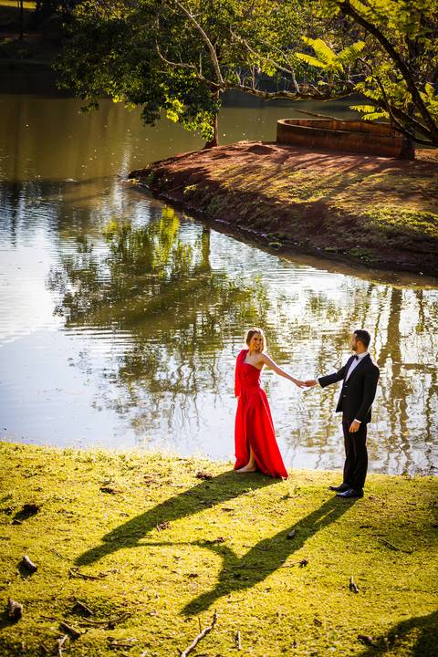 pre-wedding-araxa-minas-noiva-noivo-ensaio-namorados-fotografo-fotografias-daniel-custodio-buque-vestido-horizonte-perdido-amor-love-buque-atelie-cerimonial-cerimonia-por-do-sol-padrinhos-madrinhas-aliança-civil-casar-chacara-buffet-make-maquiagem-amor-oi'