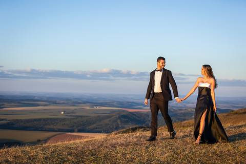 pre-wedding-araxa-minas-noiva-noivo-ensaio-namorados-fotografo-fotografias-daniel-custodio-buque-vestido-horizonte-perdido-amor-love-buque-atelie-cerimonial-cerimonia-por-do-sol-padrinhos-madrinhas-aliança-civil-casar-chacara-buffet-make-maquiagem-amor-oi'