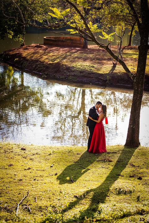 pre-wedding-araxa-minas-noiva-noivo-ensaio-namorados-fotografo-fotografias-daniel-custodio-buque-vestido-horizonte-perdido-amor-love-buque-atelie-cerimonial-cerimonia-por-do-sol-padrinhos-madrinhas-aliança-civil-casar-chacara-buffet-make-maquiagem-amor-oi'