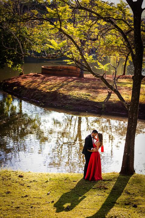 pre-wedding-araxa-minas-noiva-noivo-ensaio-namorados-fotografo-fotografias-daniel-custodio-buque-vestido-horizonte-perdido-amor-love-buque-atelie-cerimonial-cerimonia-por-do-sol-padrinhos-madrinhas-aliança-civil-casar-chacara-buffet-make-maquiagem-amor-oi'