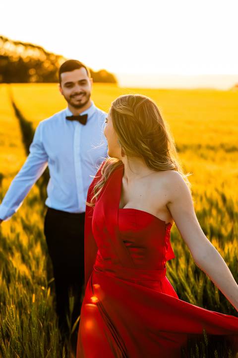 pre-wedding-araxa-minas-noiva-noivo-ensaio-namorados-fotografo-fotografias-daniel-custodio-buque-vestido-horizonte-perdido-amor-love-buque-atelie-cerimonial-cerimonia-por-do-sol-padrinhos-madrinhas-aliança-civil-casar-chacara-buffet-make-maquiagem-amor-oi'