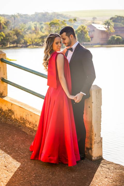 pre-wedding-araxa-minas-noiva-noivo-ensaio-namorados-fotografo-fotografias-daniel-custodio-buque-vestido-horizonte-perdido-amor-love-buque-atelie-cerimonial-cerimonia-por-do-sol-padrinhos-madrinhas-aliança-civil-casar-chacara-buffet-make-maquiagem-amor-oi'