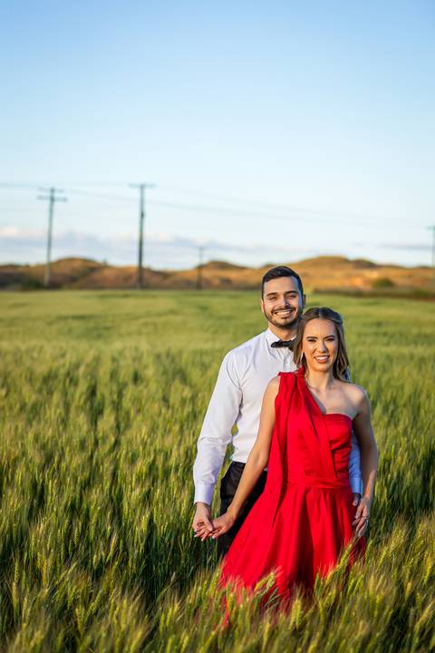 pre-wedding-araxa-minas-noiva-noivo-ensaio-namorados-fotografo-fotografias-daniel-custodio-buque-vestido-horizonte-perdido-amor-love-buque-atelie-cerimonial-cerimonia-por-do-sol-padrinhos-madrinhas-aliança-civil-casar-chacara-buffet-make-maquiagem-amor-oi'