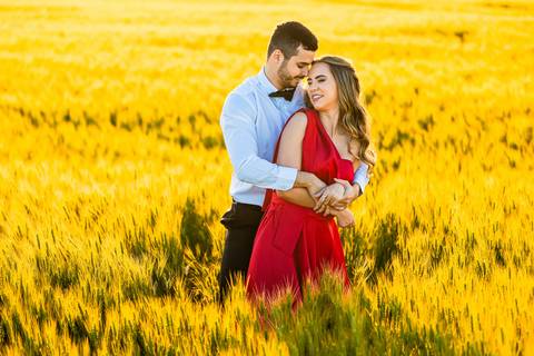 pre-wedding-araxa-minas-noiva-noivo-ensaio-namorados-fotografo-fotografias-daniel-custodio-buque-vestido-horizonte-perdido-amor-love-buque-atelie-cerimonial-cerimonia-por-do-sol-padrinhos-madrinhas-aliança-civil-casar-chacara-buffet-make-maquiagem-amor-oi'