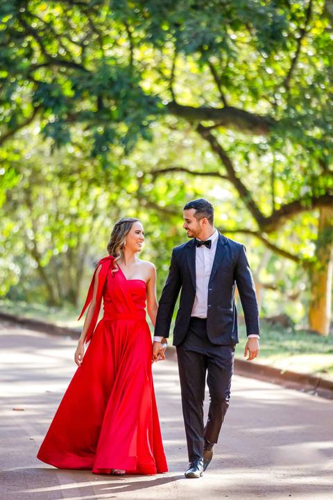 pre-wedding-araxa-minas-noiva-noivo-ensaio-namorados-fotografo-fotografias-daniel-custodio-buque-vestido-horizonte-perdido-amor-love-buque-atelie-cerimonial-cerimonia-por-do-sol-padrinhos-madrinhas-aliança-civil-casar-chacara-buffet-make-maquiagem-amor-oi'