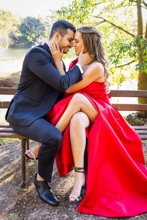 pre-wedding-araxa-minas-noiva-noivo-ensaio-namorados-fotografo-fotografias-daniel-custodio-buque-vestido-horizonte-perdido-amor-love-buque-atelie-cerimonial-cerimonia-por-do-sol-padrinhos-madrinhas-aliança-civil-casar-chacara-buffet-make-maquiagem-amor-oi'