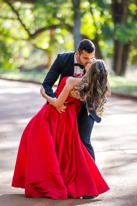 pre-wedding-araxa-minas-noiva-noivo-ensaio-namorados-fotografo-fotografias-daniel-custodio-buque-vestido-horizonte-perdido-amor-love-buque-atelie-cerimonial-cerimonia-por-do-sol-padrinhos-madrinhas-aliança-civil-casar-chacara-buffet-make-maquiagem-amor-oi'
