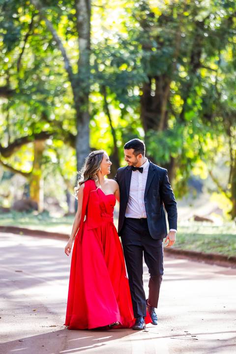 pre-wedding-araxa-minas-noiva-noivo-ensaio-namorados-fotografo-fotografias-daniel-custodio-buque-vestido-horizonte-perdido-amor-love-buque-atelie-cerimonial-cerimonia-por-do-sol-padrinhos-madrinhas-aliança-civil-casar-chacara-buffet-make-maquiagem-amor-oi'
