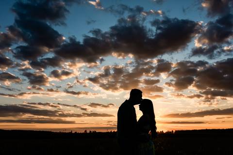 pre-wedding-araxa-minas-noiva-noivo-ensaio-namorados-fotografo-fotografias-daniel-custodio-buque-vestido-horizonte-perdido-amor-love-buque-atelie-cerimonial-cerimonia-por-do-sol-padrinhos-madrinhas-aliança-civil-casar-chacara-buffet-make-maquiagem-amor-oi'