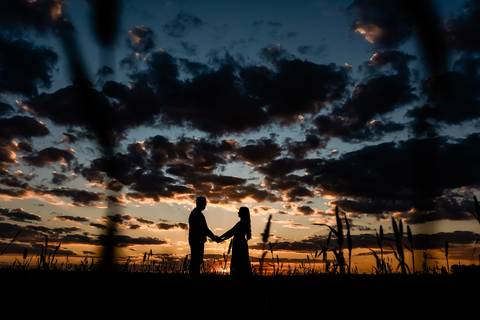 pre-wedding-araxa-minas-noiva-noivo-ensaio-namorados-fotografo-fotografias-daniel-custodio-buque-vestido-horizonte-perdido-amor-love-buque-atelie-cerimonial-cerimonia-por-do-sol-padrinhos-madrinhas-aliança-civil-casar-chacara-buffet-make-maquiagem-amor-oi'