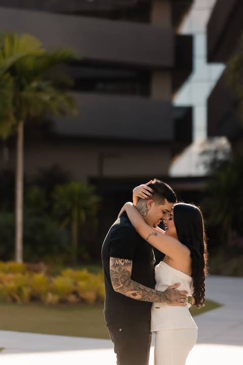 pre-wedding-araxa-minas-noiva-noivo-ensaio-namorados-fotografo-fotografias-daniel-custodio-buque-vestido-horizonte-perdido-amor-love-buque-atelie-cerimonial-cerimonia-por-do-sol-padrinhos-madrinhas-aliança-civil-casar-chacara-buffet-make-maquiagem-amor-oi'