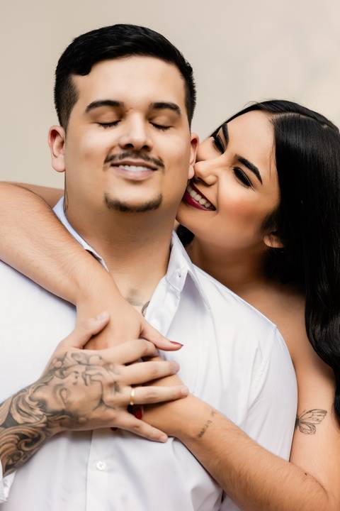 pre-wedding-araxa-minas-noiva-noivo-ensaio-namorados-fotografo-fotografias-daniel-custodio-buque-vestido-horizonte-perdido-amor-love-buque-atelie-cerimonial-cerimonia-por-do-sol-padrinhos-madrinhas-aliança-civil-casar-chacara-buffet-make-maquiagem-amor-oi'