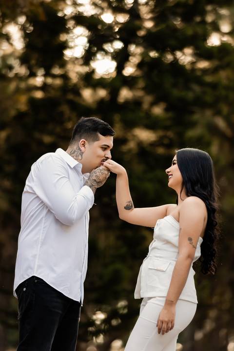 pre-wedding-araxa-minas-noiva-noivo-ensaio-namorados-fotografo-fotografias-daniel-custodio-buque-vestido-horizonte-perdido-amor-love-buque-atelie-cerimonial-cerimonia-por-do-sol-padrinhos-madrinhas-aliança-civil-casar-chacara-buffet-make-maquiagem-amor-oi'
