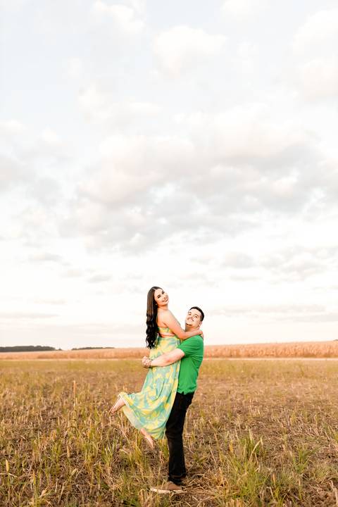 pre-wedding-araxa-minas-noiva-noivo-ensaio-namorados-fotografo-fotografias-daniel-custodio-buque-vestido-horizonte-perdido-amor-love-buque-atelie-cerimonial-cerimonia-por-do-sol-padrinhos-madrinhas-aliança-civil-casar-chacara-buffet-make-maquiagem-amor-oi'