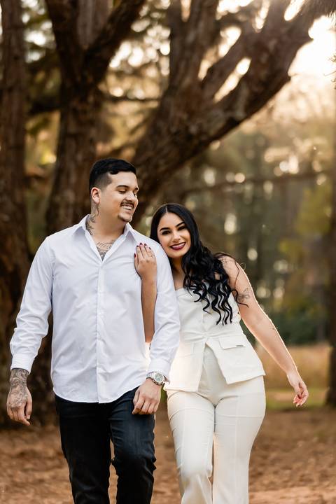 pre-wedding-araxa-minas-noiva-noivo-ensaio-namorados-fotografo-fotografias-daniel-custodio-buque-vestido-horizonte-perdido-amor-love-buque-atelie-cerimonial-cerimonia-por-do-sol-padrinhos-madrinhas-aliança-civil-casar-chacara-buffet-make-maquiagem-amor-oi'