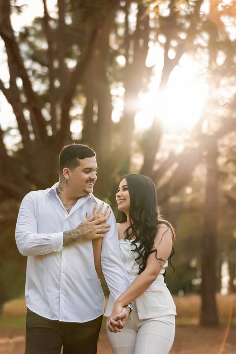 pre-wedding-araxa-minas-noiva-noivo-ensaio-namorados-fotografo-fotografias-daniel-custodio-buque-vestido-horizonte-perdido-amor-love-buque-atelie-cerimonial-cerimonia-por-do-sol-padrinhos-madrinhas-aliança-civil-casar-chacara-buffet-make-maquiagem-amor-oi'