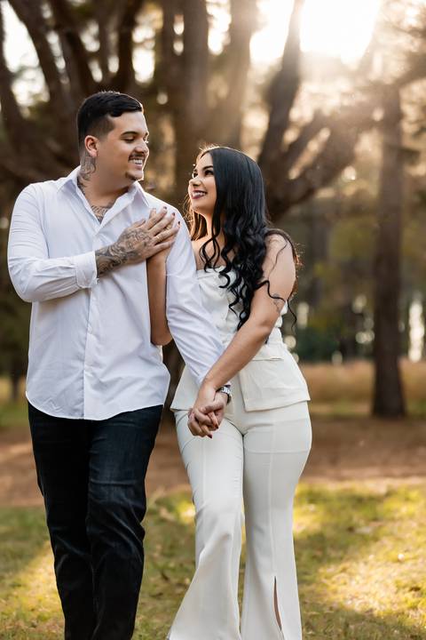 pre-wedding-araxa-minas-noiva-noivo-ensaio-namorados-fotografo-fotografias-daniel-custodio-buque-vestido-horizonte-perdido-amor-love-buque-atelie-cerimonial-cerimonia-por-do-sol-padrinhos-madrinhas-aliança-civil-casar-chacara-buffet-make-maquiagem-amor-oi'