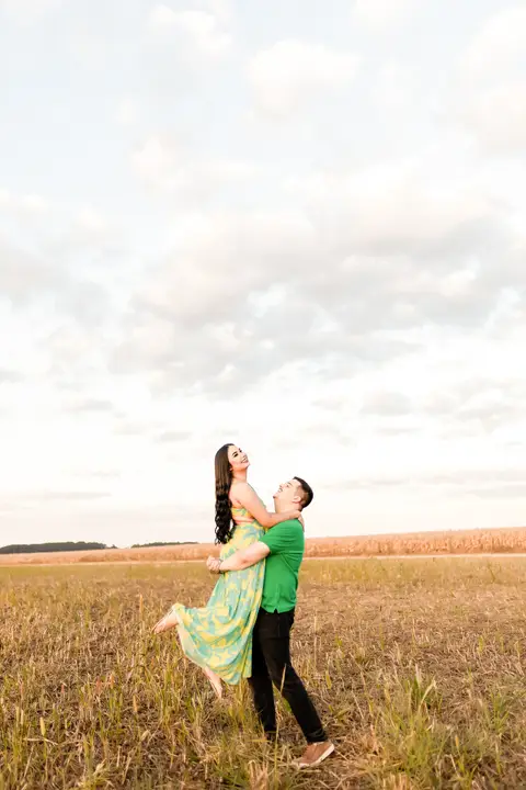 pre-wedding-araxa-minas-noiva-noivo-ensaio-namorados-fotografo-fotografias-daniel-custodio-buque-vestido-horizonte-perdido-amor-love-buque-atelie-cerimonial-cerimonia-por-do-sol-padrinhos-madrinhas-aliança-civil-casar-chacara-buffet-make-maquiagem-amor-oi'