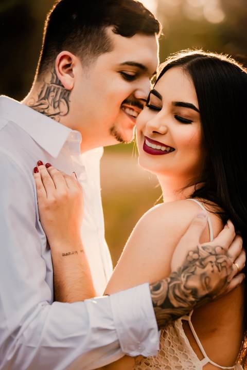 pre-wedding-araxa-minas-noiva-noivo-ensaio-namorados-fotografo-fotografias-daniel-custodio-buque-vestido-horizonte-perdido-amor-love-buque-atelie-cerimonial-cerimonia-por-do-sol-padrinhos-madrinhas-aliança-civil-casar-chacara-buffet-make-maquiagem-amor-oi'