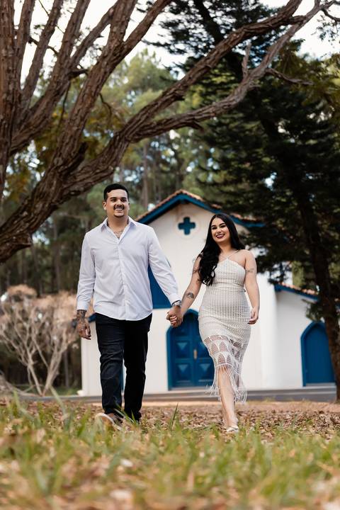 pre-wedding-araxa-minas-noiva-noivo-ensaio-namorados-fotografo-fotografias-daniel-custodio-buque-vestido-horizonte-perdido-amor-love-buque-atelie-cerimonial-cerimonia-por-do-sol-padrinhos-madrinhas-aliança-civil-casar-chacara-buffet-make-maquiagem-amor-oi'