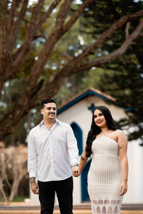 pre-wedding-araxa-minas-noiva-noivo-ensaio-namorados-fotografo-fotografias-daniel-custodio-buque-vestido-horizonte-perdido-amor-love-buque-atelie-cerimonial-cerimonia-por-do-sol-padrinhos-madrinhas-aliança-civil-casar-chacara-buffet-make-maquiagem-amor-oi'