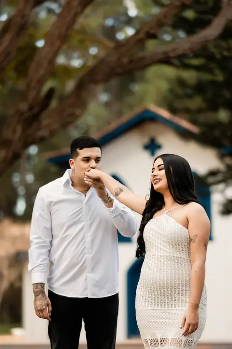 pre-wedding-araxa-minas-noiva-noivo-ensaio-namorados-fotografo-fotografias-daniel-custodio-buque-vestido-horizonte-perdido-amor-love-buque-atelie-cerimonial-cerimonia-por-do-sol-padrinhos-madrinhas-aliança-civil-casar-chacara-buffet-make-maquiagem-amor-oi'