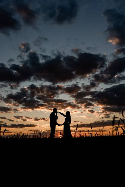pre-wedding-araxa-minas-noiva-noivo-ensaio-namorados-fotografo-fotografias-daniel-custodio-buque-vestido-horizonte-perdido-amor-love-buque-atelie-cerimonial-cerimonia-por-do-sol-padrinhos-madrinhas-aliança-civil-casar-chacara-buffet-make-maquiagem-amor-oi'