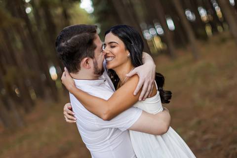 pre-wedding-araxa-minas-noiva-noivo-ensaio-namorados-fotografo-fotografias-daniel-custodio-buque-vestido-horizonte-perdido-amor-love-buque-atelie-cerimonial-cerimonia-por-do-sol-padrinhos-madrinhas-aliança-civil-casar-chacara-buffet-make-maquiagem-amor-oi'