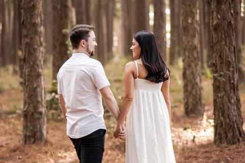 pre-wedding-araxa-minas-noiva-noivo-ensaio-namorados-fotografo-fotografias-daniel-custodio-buque-vestido-horizonte-perdido-amor-love-buque-atelie-cerimonial-cerimonia-por-do-sol-padrinhos-madrinhas-aliança-civil-casar-chacara-buffet-make-maquiagem-amor-oi'