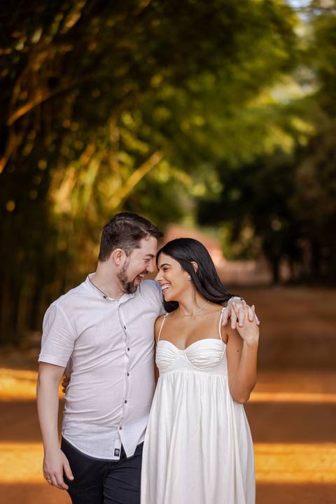pre-wedding-araxa-minas-noiva-noivo-ensaio-namorados-fotografo-fotografias-daniel-custodio-buque-vestido-horizonte-perdido-amor-love-buque-atelie-cerimonial-cerimonia-por-do-sol-padrinhos-madrinhas-aliança-civil-casar-chacara-buffet-make-maquiagem-amor-oi'