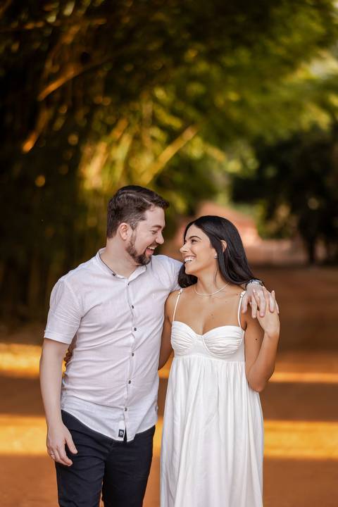 pre-wedding-araxa-minas-noiva-noivo-ensaio-namorados-fotografo-fotografias-daniel-custodio-buque-vestido-horizonte-perdido-amor-love-buque-atelie-cerimonial-cerimonia-por-do-sol-padrinhos-madrinhas-aliança-civil-casar-chacara-buffet-make-maquiagem-amor-oi'