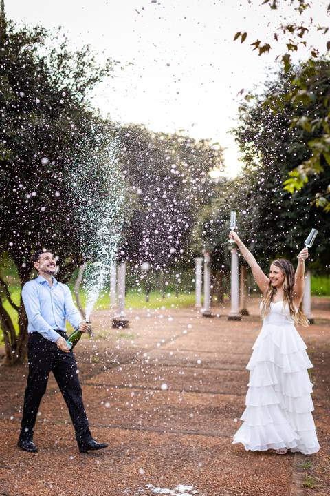 pre-wedding-araxa-minas-noiva-noivo-ensaio-namorados-fotografo-fotografias-daniel-custodio-buque-vestido-horizonte-perdido-amor-love-buque-atelie-cerimonial-cerimonia-por-do-sol-padrinhos-madrinhas-aliança-civil-casar-chacara-buffet-make-maquiagem-amor-oi'