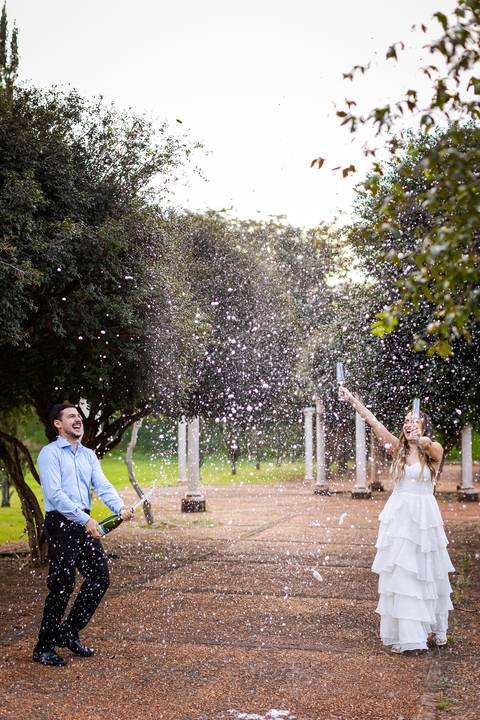 pre-wedding-araxa-minas-noiva-noivo-ensaio-namorados-fotografo-fotografias-daniel-custodio-buque-vestido-horizonte-perdido-amor-love-buque-atelie-cerimonial-cerimonia-por-do-sol-padrinhos-madrinhas-aliança-civil-casar-chacara-buffet-make-maquiagem-amor-oi'