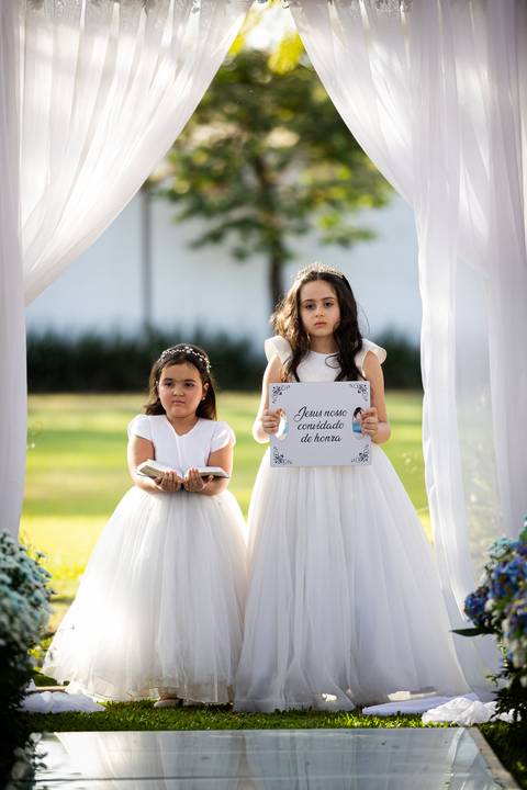 casamento-casa-fotografo-de-casamento-daniel-custodio-fotografias-noiva-noivo-madrinha-padrinho-vestido-make-cabelo-maquiagem-buque-mãe-pai-love-cerimonial-cerimonia-igreja-aliança-padre-buffet-DJ-familia-uberlandia-minas-gerias-brasil-foto-amor-brinde-'