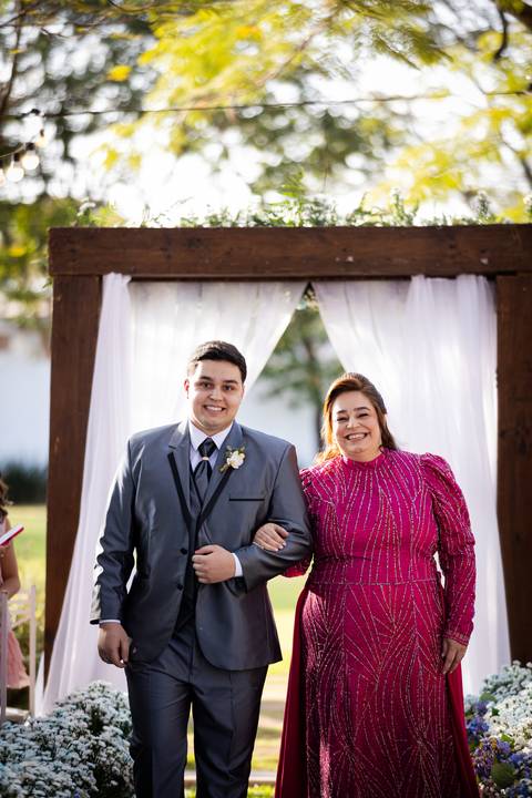 casamento-casa-fotografo-de-casamento-daniel-custodio-fotografias-noiva-noivo-madrinha-padrinho-vestido-make-cabelo-maquiagem-buque-mãe-pai-love-cerimonial-cerimonia-igreja-aliança-padre-buffet-DJ-familia-uberlandia-minas-gerias-brasil-foto-amor-brinde-'