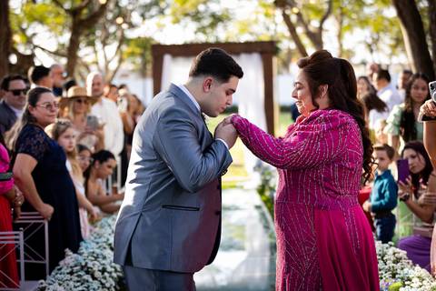 casamento-casa-fotografo-de-casamento-daniel-custodio-fotografias-noiva-noivo-madrinha-padrinho-vestido-make-cabelo-maquiagem-buque-mãe-pai-love-cerimonial-cerimonia-igreja-aliança-padre-buffet-DJ-familia-uberlandia-minas-gerias-brasil-foto-amor-brinde-'