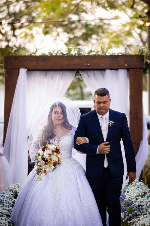 casamento-casa-fotografo-de-casamento-daniel-custodio-fotografias-noiva-noivo-madrinha-padrinho-vestido-make-cabelo-maquiagem-buque-mãe-pai-love-cerimonial-cerimonia-igreja-aliança-padre-buffet-DJ-familia-uberlandia-minas-gerias-brasil-foto-amor-brinde-'