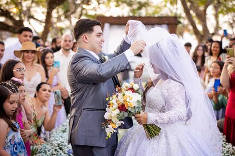 casamento-casa-fotografo-de-casamento-daniel-custodio-fotografias-noiva-noivo-madrinha-padrinho-vestido-make-cabelo-maquiagem-buque-mãe-pai-love-cerimonial-cerimonia-igreja-aliança-padre-buffet-DJ-familia-uberlandia-minas-gerias-brasil-foto-amor-brinde-'