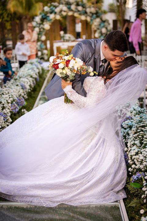 casamento-casa-fotografo-de-casamento-daniel-custodio-fotografias-noiva-noivo-madrinha-padrinho-vestido-make-cabelo-maquiagem-buque-mãe-pai-love-cerimonial-cerimonia-igreja-aliança-padre-buffet-DJ-familia-uberlandia-minas-gerias-brasil-foto-amor-brinde-'