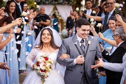 casamento-casa-fotografo-de-casamento-daniel-custodio-fotografias-noiva-noivo-madrinha-padrinho-vestido-make-cabelo-maquiagem-buque-mãe-pai-love-cerimonial-cerimonia-igreja-aliança-padre-buffet-DJ-familia-uberlandia-minas-gerias-brasil-foto-amor-brinde-'