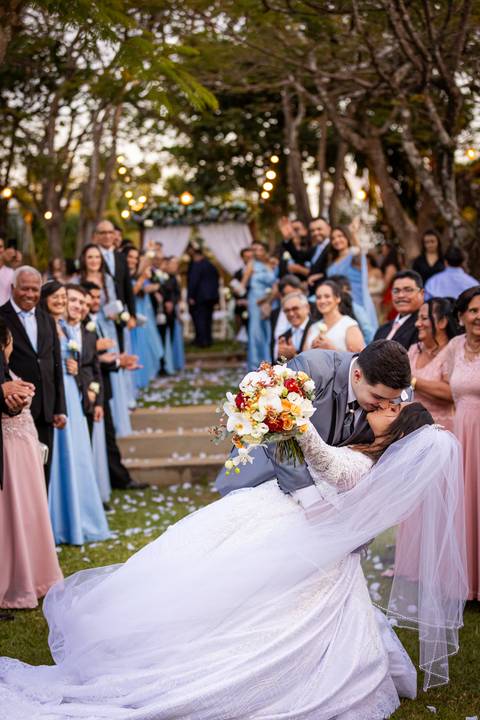 casamento-casa-fotografo-de-casamento-daniel-custodio-fotografias-noiva-noivo-madrinha-padrinho-vestido-make-cabelo-maquiagem-buque-mãe-pai-love-cerimonial-cerimonia-igreja-aliança-padre-buffet-DJ-familia-uberlandia-minas-gerias-brasil-foto-amor-brinde-'