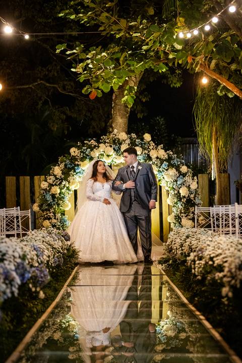 casamento-casa-fotografo-de-casamento-daniel-custodio-fotografias-noiva-noivo-madrinha-padrinho-vestido-make-cabelo-maquiagem-buque-mãe-pai-love-cerimonial-cerimonia-igreja-aliança-padre-buffet-DJ-familia-uberlandia-minas-gerias-brasil-foto-amor-brinde-'