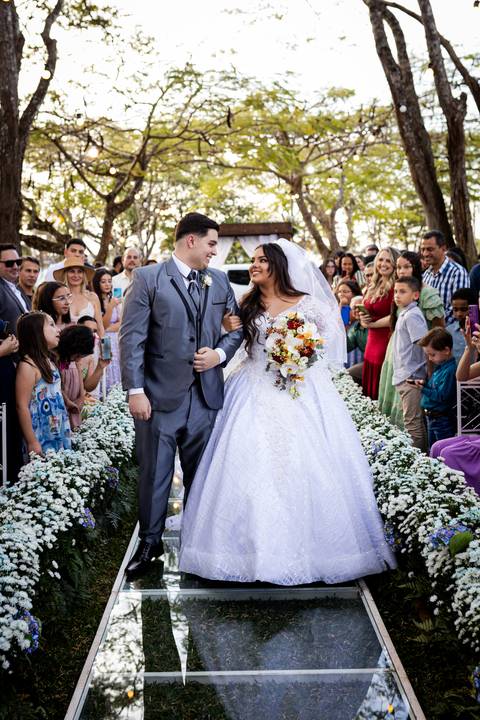 casamento-casa-fotografo-de-casamento-daniel-custodio-fotografias-noiva-noivo-madrinha-padrinho-vestido-make-cabelo-maquiagem-buque-mãe-pai-love-cerimonial-cerimonia-igreja-aliança-padre-buffet-DJ-familia-uberlandia-minas-gerias-brasil-foto-amor-brinde-'