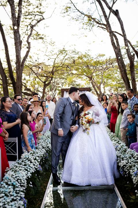 casamento-casa-fotografo-de-casamento-daniel-custodio-fotografias-noiva-noivo-madrinha-padrinho-vestido-make-cabelo-maquiagem-buque-mãe-pai-love-cerimonial-cerimonia-igreja-aliança-padre-buffet-DJ-familia-uberlandia-minas-gerias-brasil-foto-amor-brinde-'