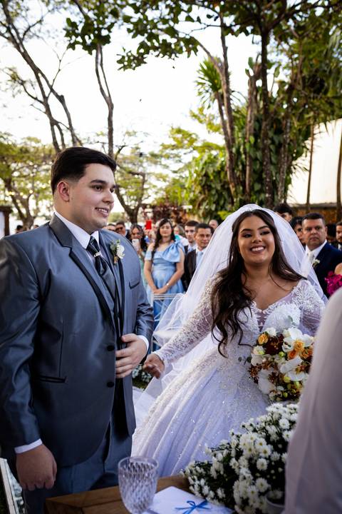 casamento-casa-fotografo-de-casamento-daniel-custodio-fotografias-noiva-noivo-madrinha-padrinho-vestido-make-cabelo-maquiagem-buque-mãe-pai-love-cerimonial-cerimonia-igreja-aliança-padre-buffet-DJ-familia-uberlandia-minas-gerias-brasil-foto-amor-brinde-'